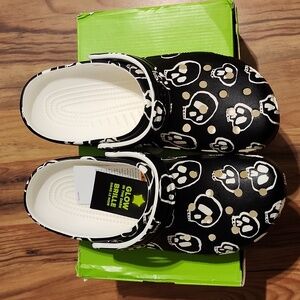 NEW CROCS Black and White Skull Mens Size 11